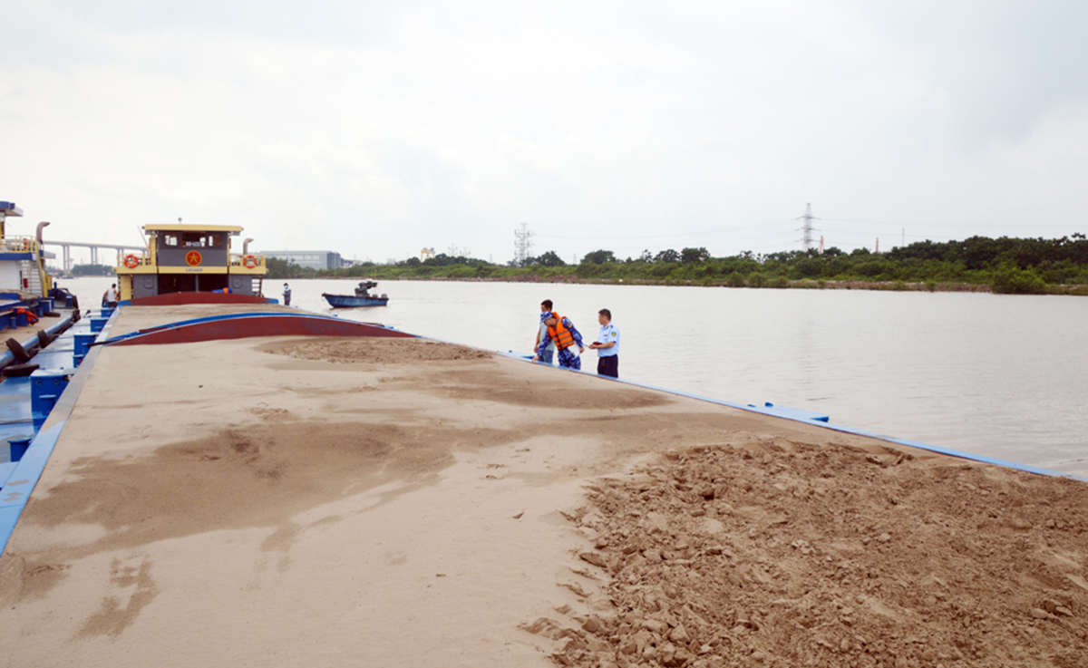 Hải Phòng: Bắt giữ tàu vận tải chở 1.000 m3 cát không rõ nguồn gốc- Ảnh 1.