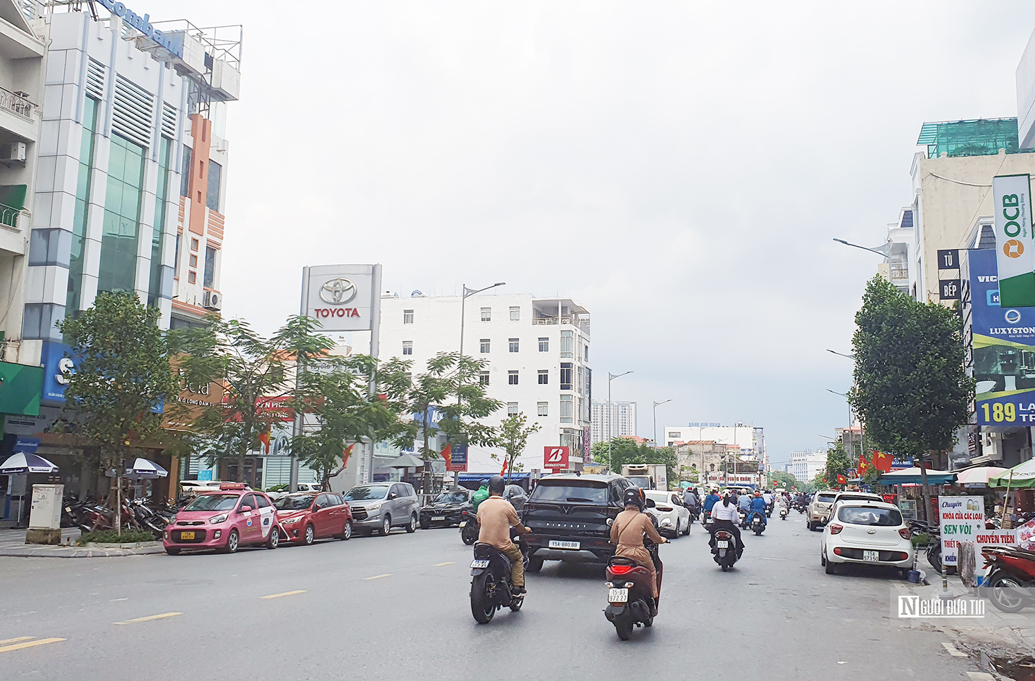 Hải Phòng: Ô tô tiếp tục đậu đỗ tràn lan tại vỉa hè, lòng đường- Ảnh 1.