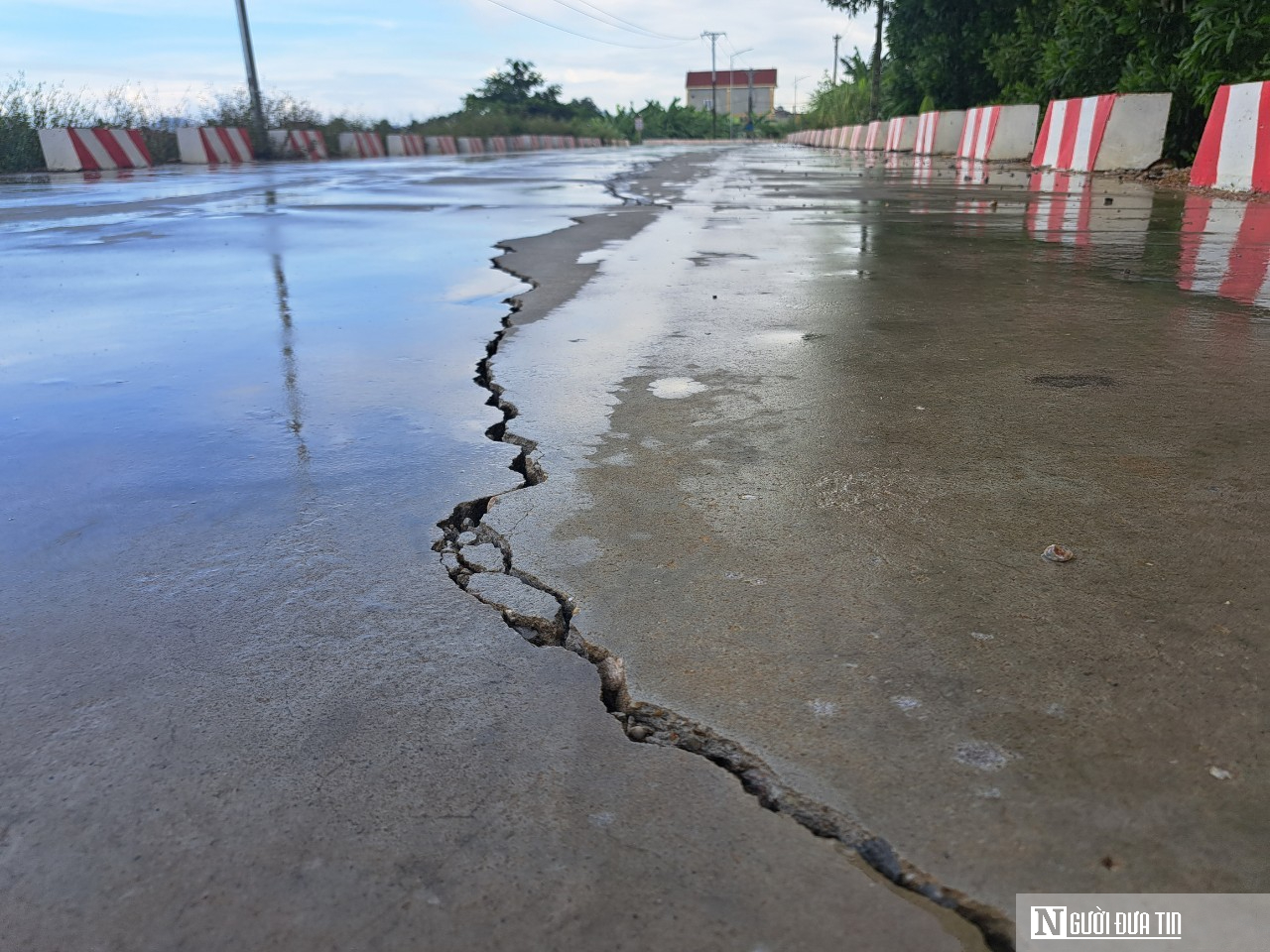 Thanh Hóa: 1,9km đường đê đầu tư hàng chục tỷ đồng nứt toác khi vừa sử dụng- Ảnh 1.