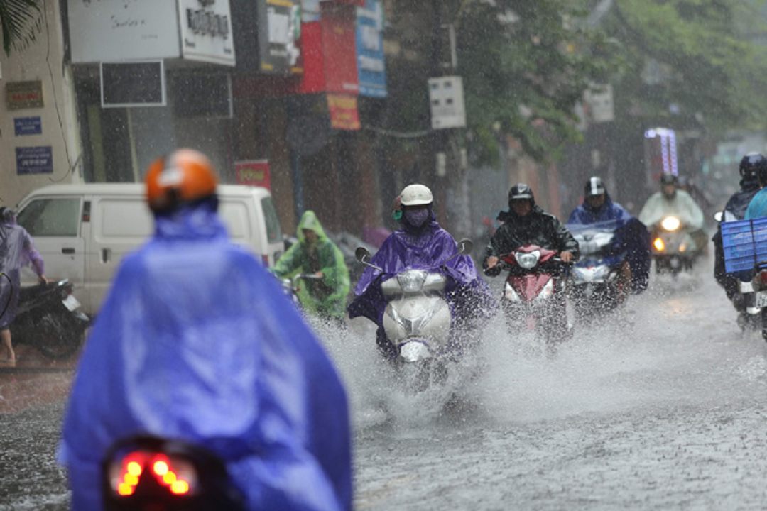 Dự báo thời tiết ngày 18/8/2024: Vừa nắng nóng diện rộng, vừa mưa to về đêm- Ảnh 1.