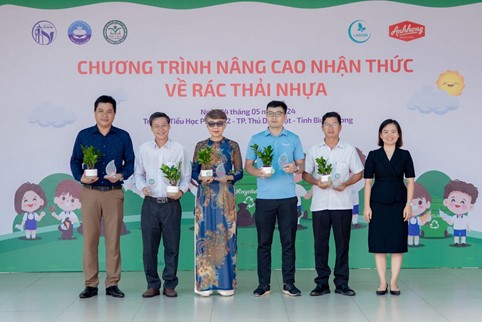 Ánh Hồng Food góp phần nâng cao ý thức về rác thải nhựa trong học đường- Ảnh 1.