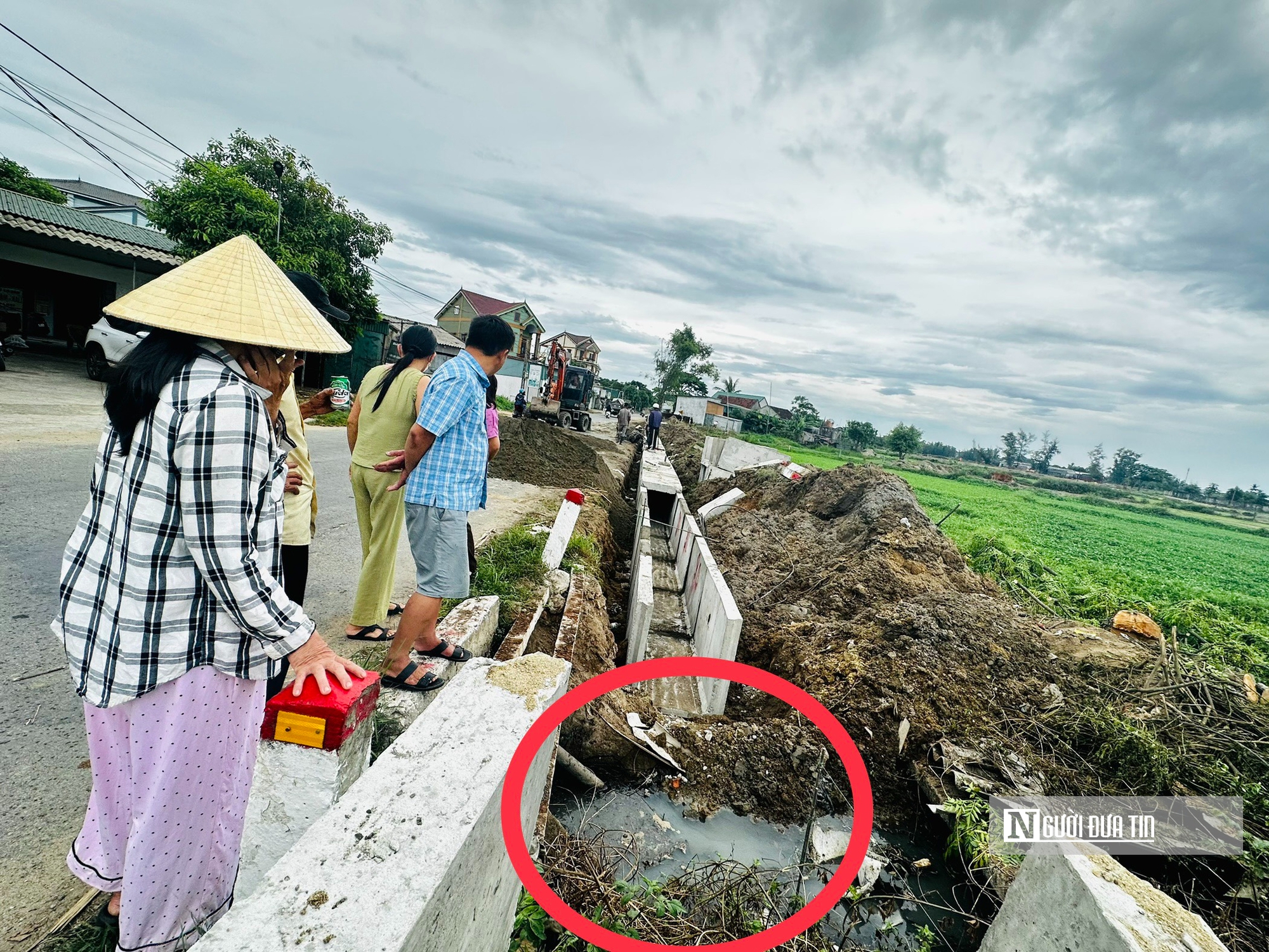 Nước thải sinh hoạt ùn ứ, người dân mệt mỏi khi sống chung với ô nhiễm- Ảnh 6.