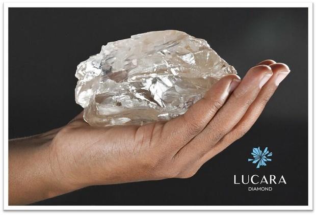 Đào được viên kim cương khổng lồ nặng gần 2.500 carat- Ảnh 1.