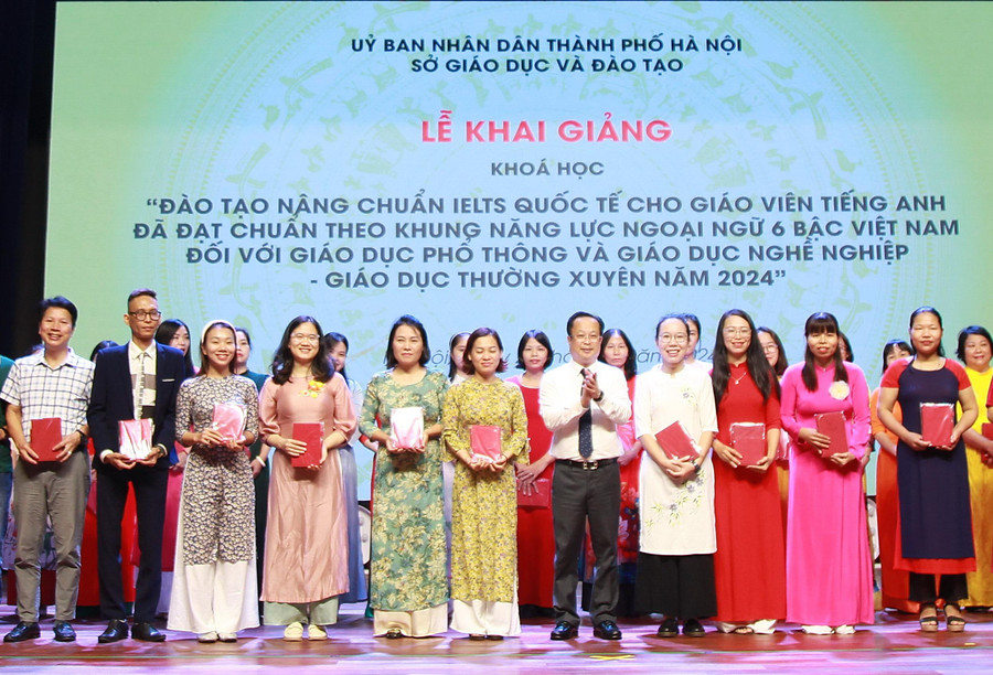 Hà Nội: 1.900 giáo viên tiếng Anh được đào tạo nâng chuẩn IELTS- Ảnh 1.