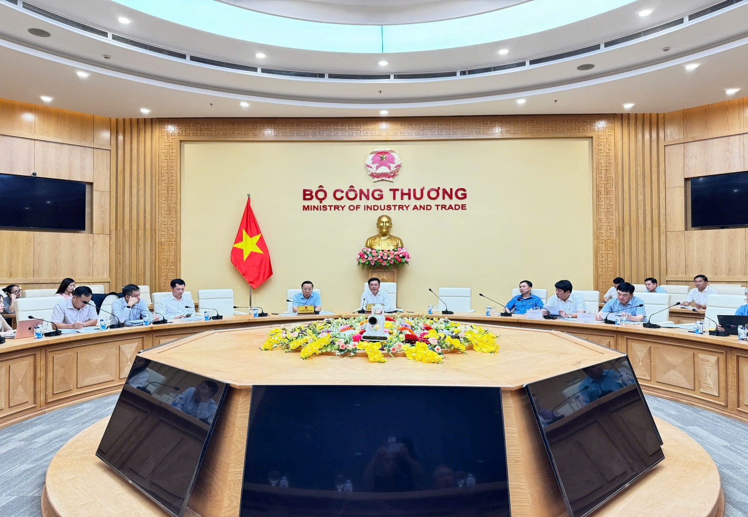 Bộ Công Thương triển khai xây dựng Hiệp định thương mại hợp tác mua bán than với Lào- Ảnh 1.