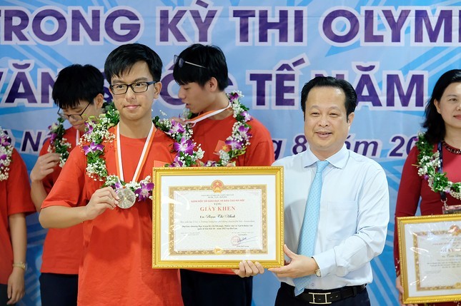 5/5 học sinh Hà Nội giành Huy chương tại Olympic Thiên văn và Vật lý thiên văn quốc tế- Ảnh 2.