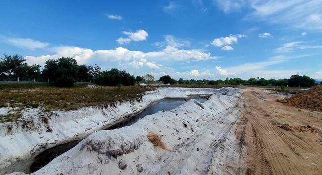 Tập kết cát trên đất trang trại ở Thừa Thiên-Huế: Chủ tịch huyện chỉ đạo gì?- Ảnh 3.