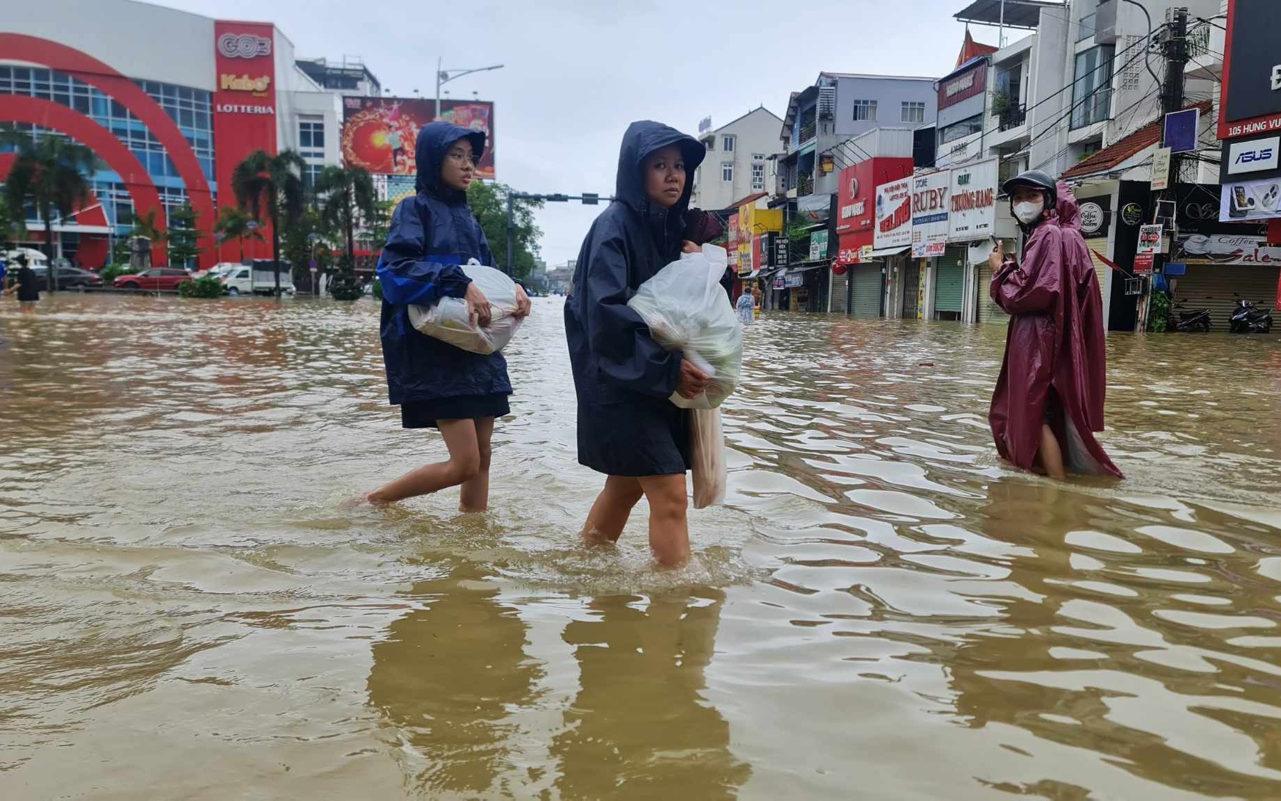 Thừa Thiên-Huế dự trữ hàng trăm tấn lương thực trước mùa mưa bão