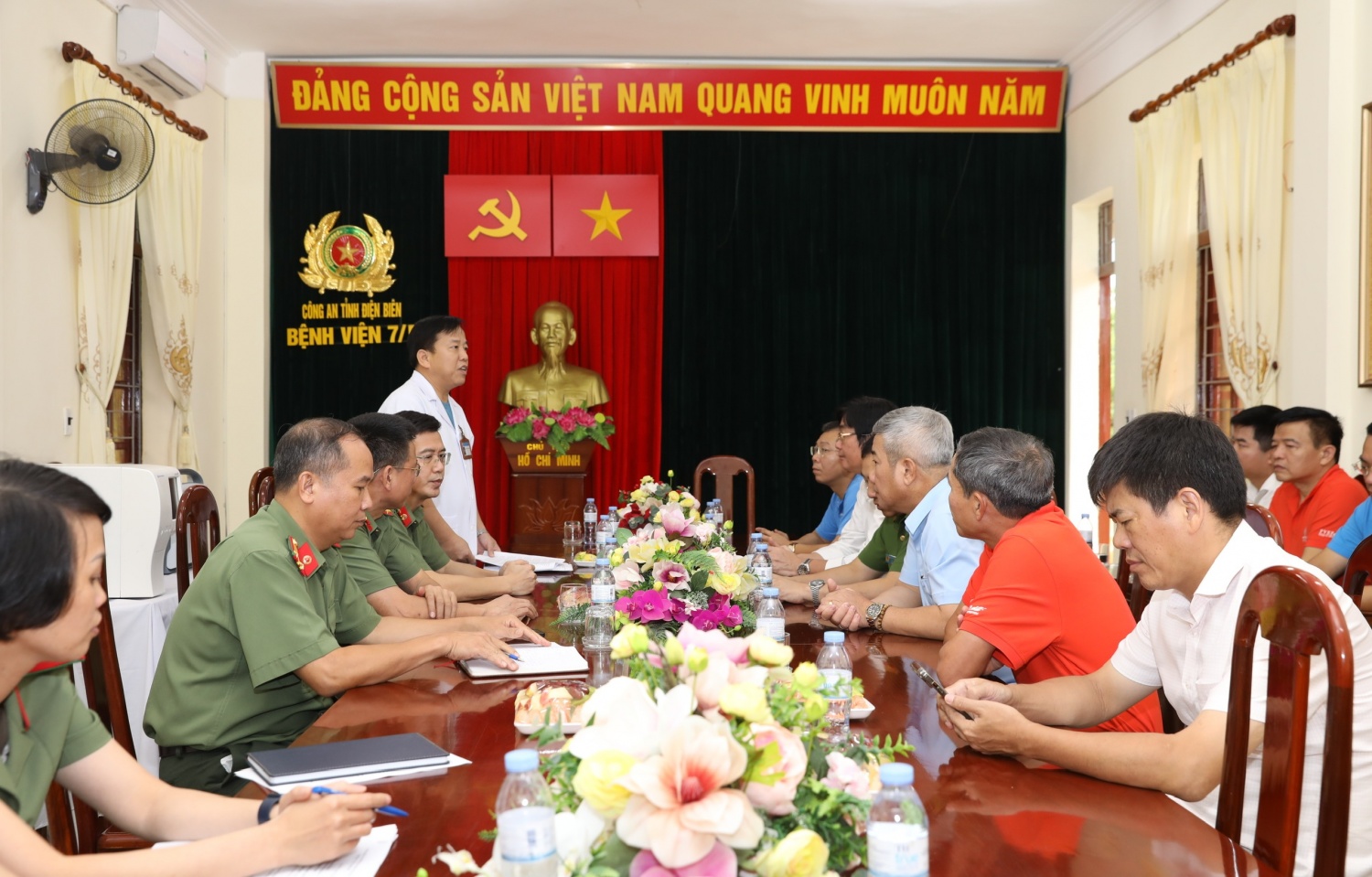 Đoàn công tác Petrovietnam thăm hỏi, hỗ trợ người dân Sơn La và Điện Biên khắc phục hậu quả mưa lũ- Ảnh 19. Đoàn công tác Petrovietnam thăm hỏi, hỗ trợ người dân Sơn La và Điện Biên khắc phục hậu quả mưa lũ- Ảnh 19.