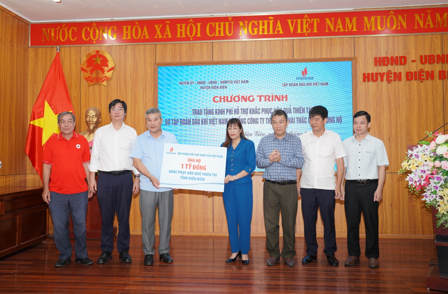 Đoàn công tác Petrovietnam thăm hỏi, hỗ trợ người dân Sơn La và Điện Biên khắc phục hậu quả mưa lũ- Ảnh 8. Đoàn công tác Petrovietnam thăm hỏi, hỗ trợ người dân Sơn La và Điện Biên khắc phục hậu quả mưa lũ- Ảnh 8.