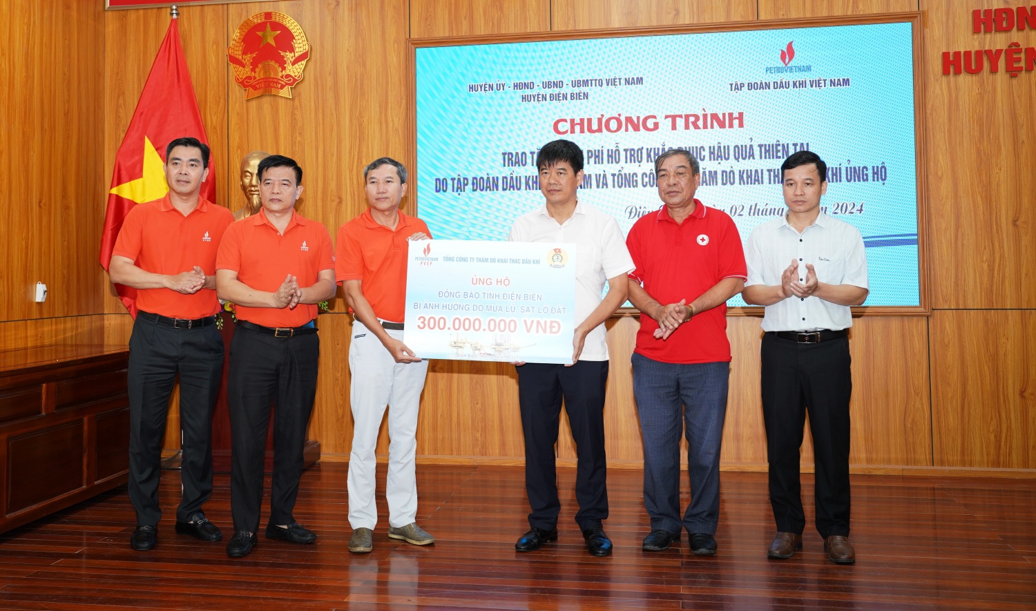 Đoàn công tác Petrovietnam thăm hỏi, hỗ trợ người dân Sơn La và Điện Biên khắc phục hậu quả mưa lũ- Ảnh 9. Đoàn công tác Petrovietnam thăm hỏi, hỗ trợ người dân Sơn La và Điện Biên khắc phục hậu quả mưa lũ- Ảnh 9.