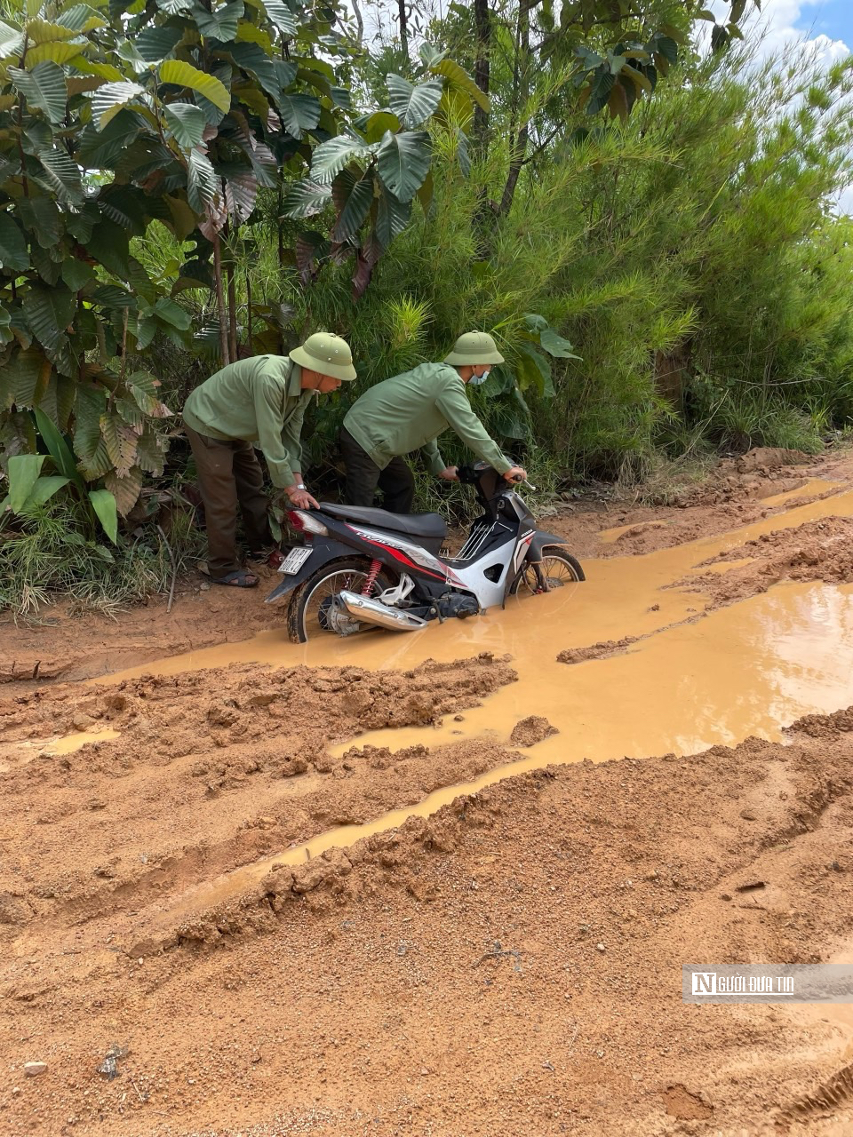 Nhọc nhằn nghề gác rừng - Bài 1: Ăn ngủ nơi “thâm sơn cùng cốc”- Ảnh 1.