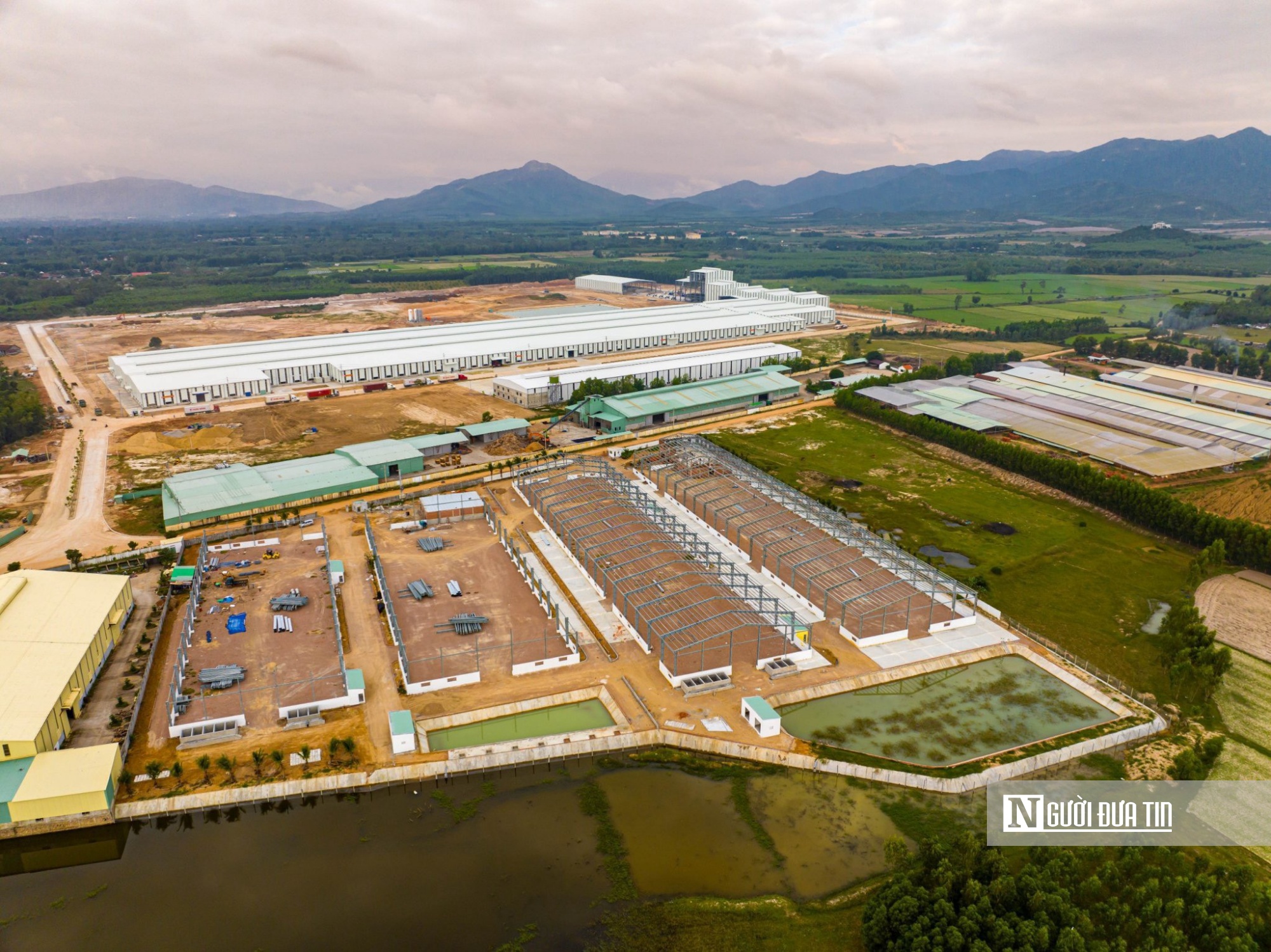 Cụm công nghiệp của huyện Tây Sơn, tỉnh Bình Định được đầu tư hạ tầng kỹ thuật đầy đủ, thu hút các doan nghiệp. Ảnh: Dũng Nhân Cụm công nghiệp của huyện Tây Sơn, tỉnh Bình Định được đầu tư hạ tầng kỹ thuật đầy đủ, thu hút các doan nghiệp. Ảnh: Dũng Nhân