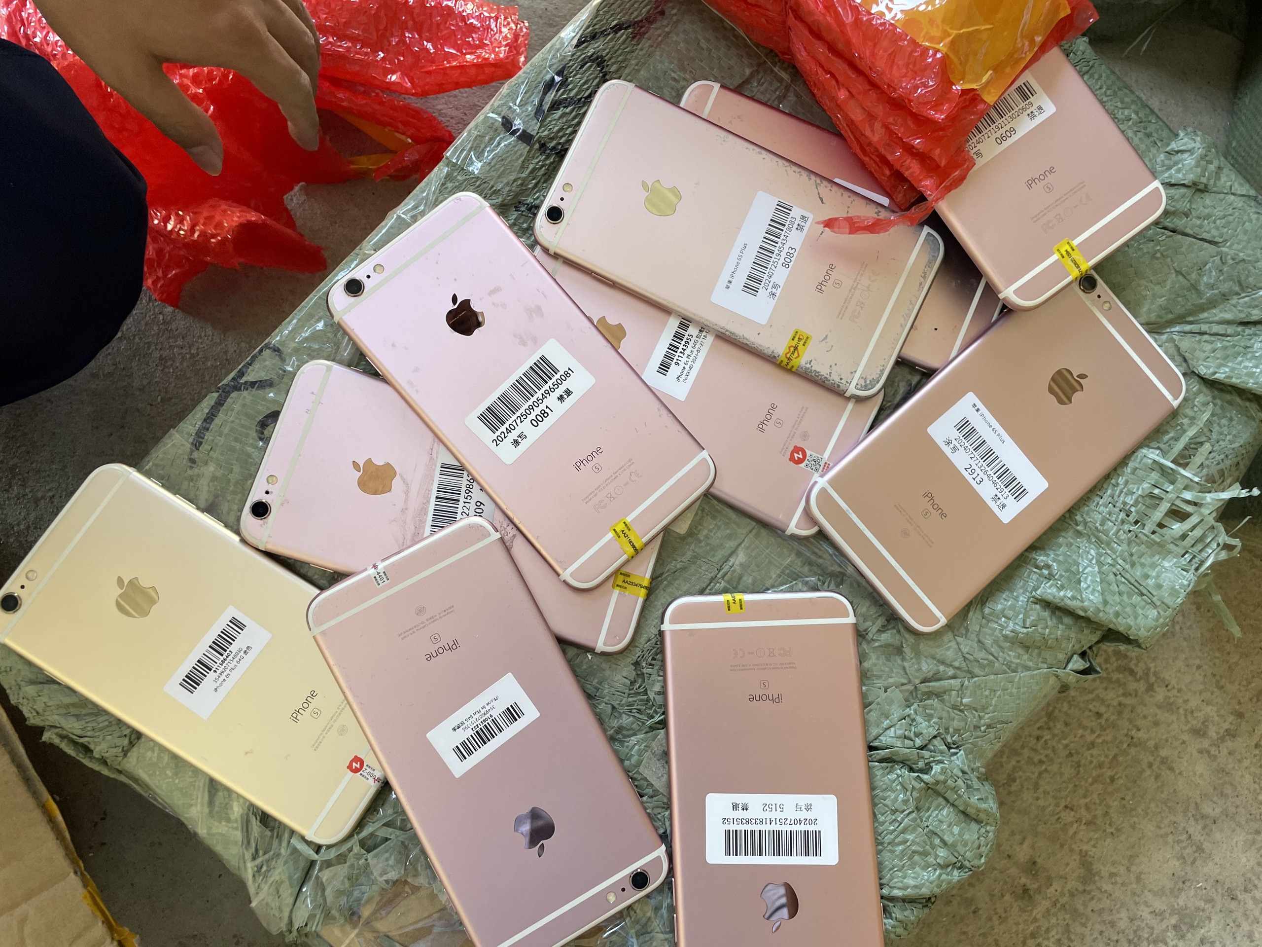 Lạng Sơn: Thu giữ 147 máy tính bảng, điện thoại di động nhập lậu- Ảnh 1.