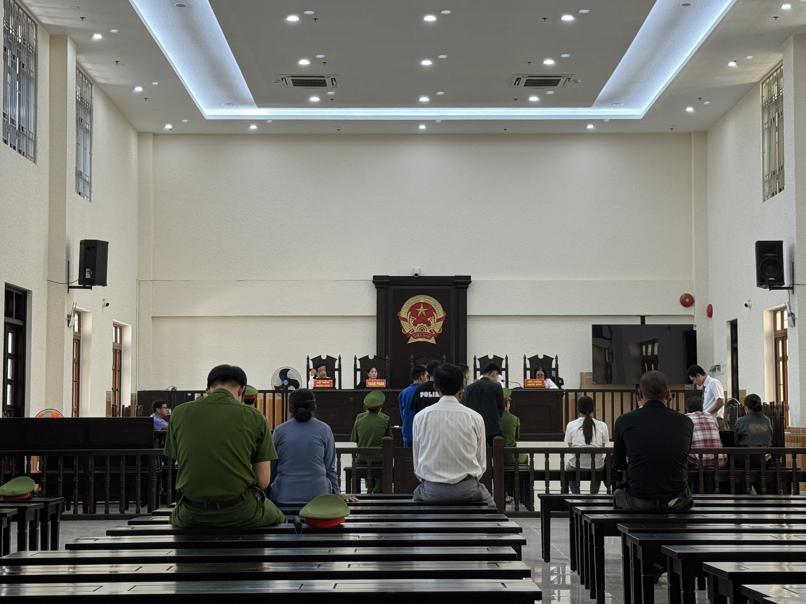 Bình Thuận: 32 năm tù cho nhóm thanh niên coi thường tính mạng người khác- Ảnh 1. Bình Thuận: 32 năm tù cho nhóm thanh niên coi thường tính mạng người khác- Ảnh 1.