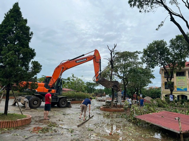 Hà Nội: 114 trường vẫn chưa thể dạy học trở lại sau bão Yagi- Ảnh 1.