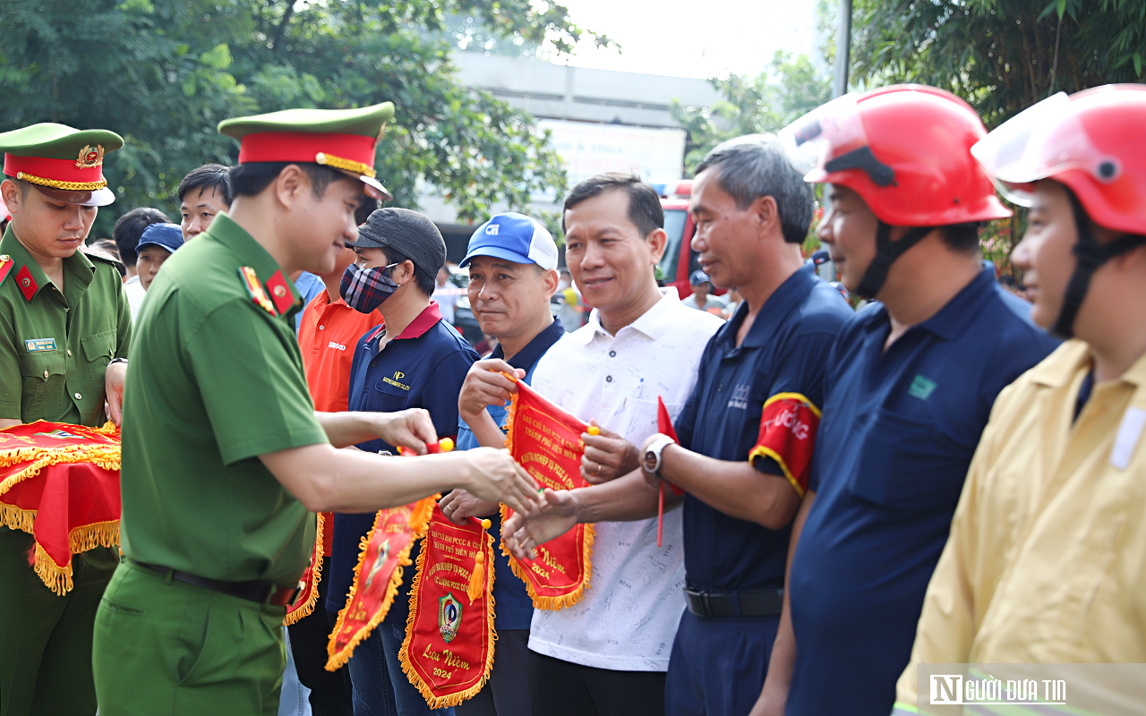 Loạt ảnh ấn tượng tại buổi kiểm tra nghiệp vụ chữa cháy ở Đồng Nai- Ảnh 6.