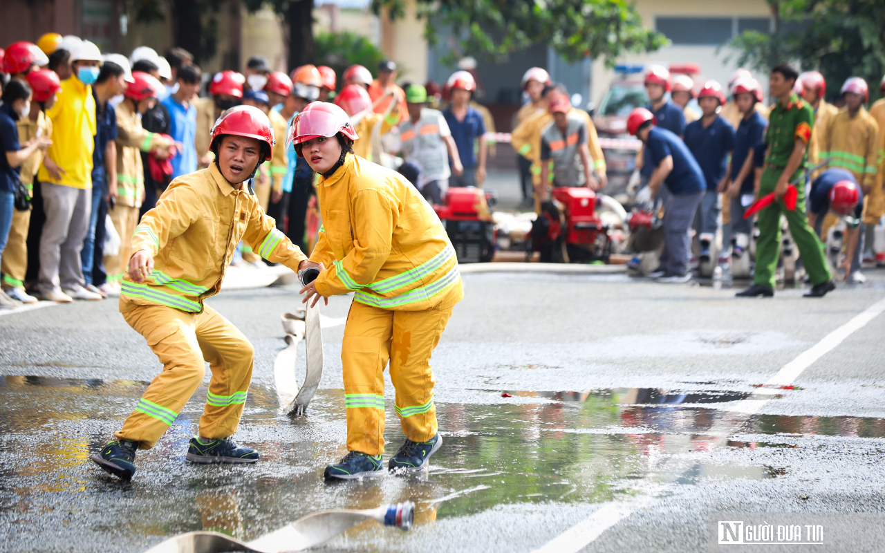 Loạt ảnh ấn tượng tại buổi kiểm tra nghiệp vụ chữa cháy ở Đồng Nai- Ảnh 19.