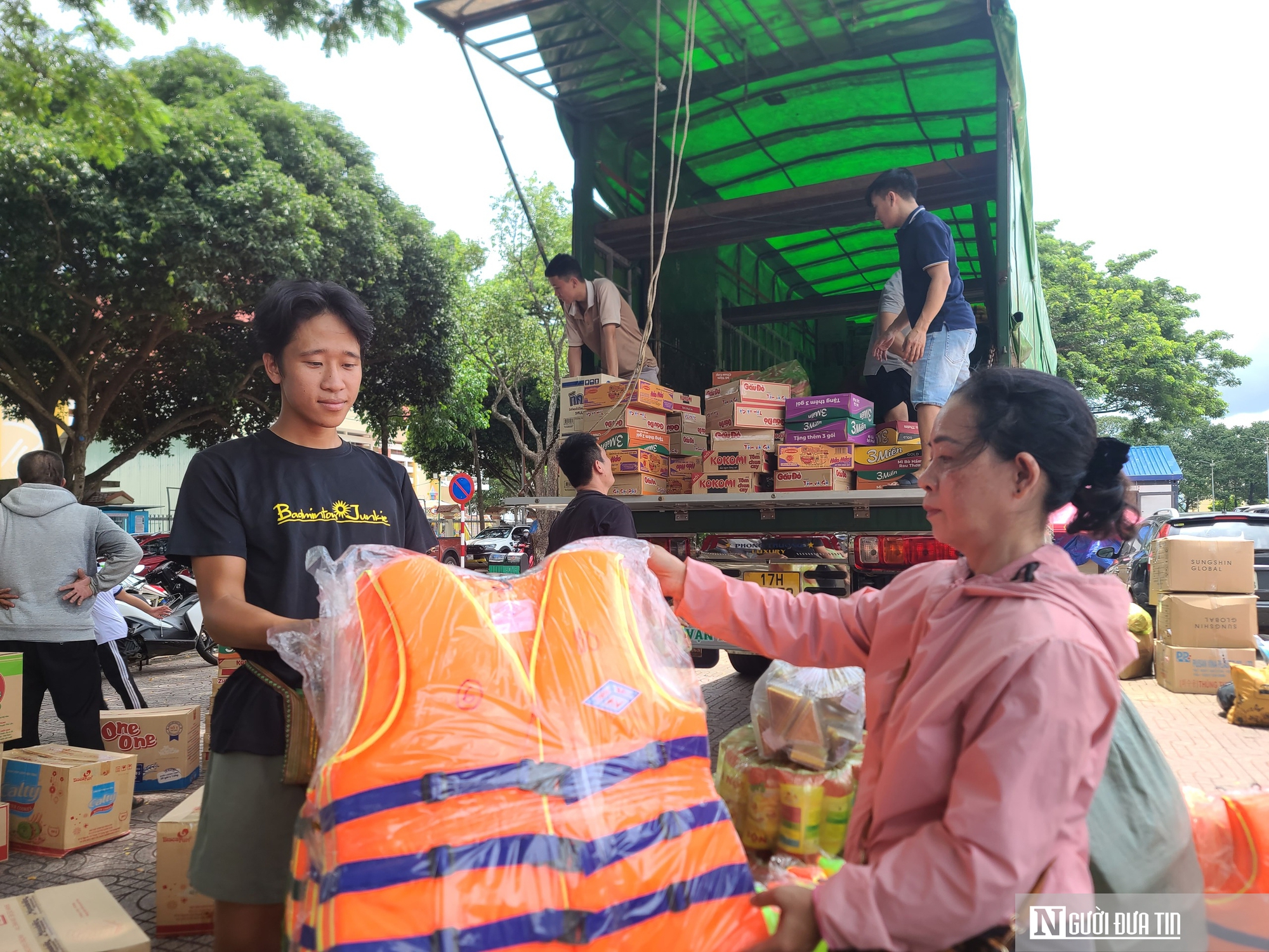 Đắk Lắk: Những chuyến xe chan chứa nghĩa tình hướng về các tỉnh phía Bắc sau bão Yagi- Ảnh 3.