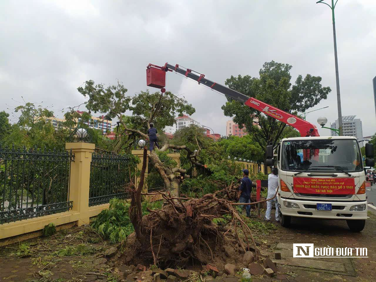 Giám đốc cử người ra miền Bắc hỗ trợ bão lũ: "Khi nào hết việc mới về"- Ảnh 1.