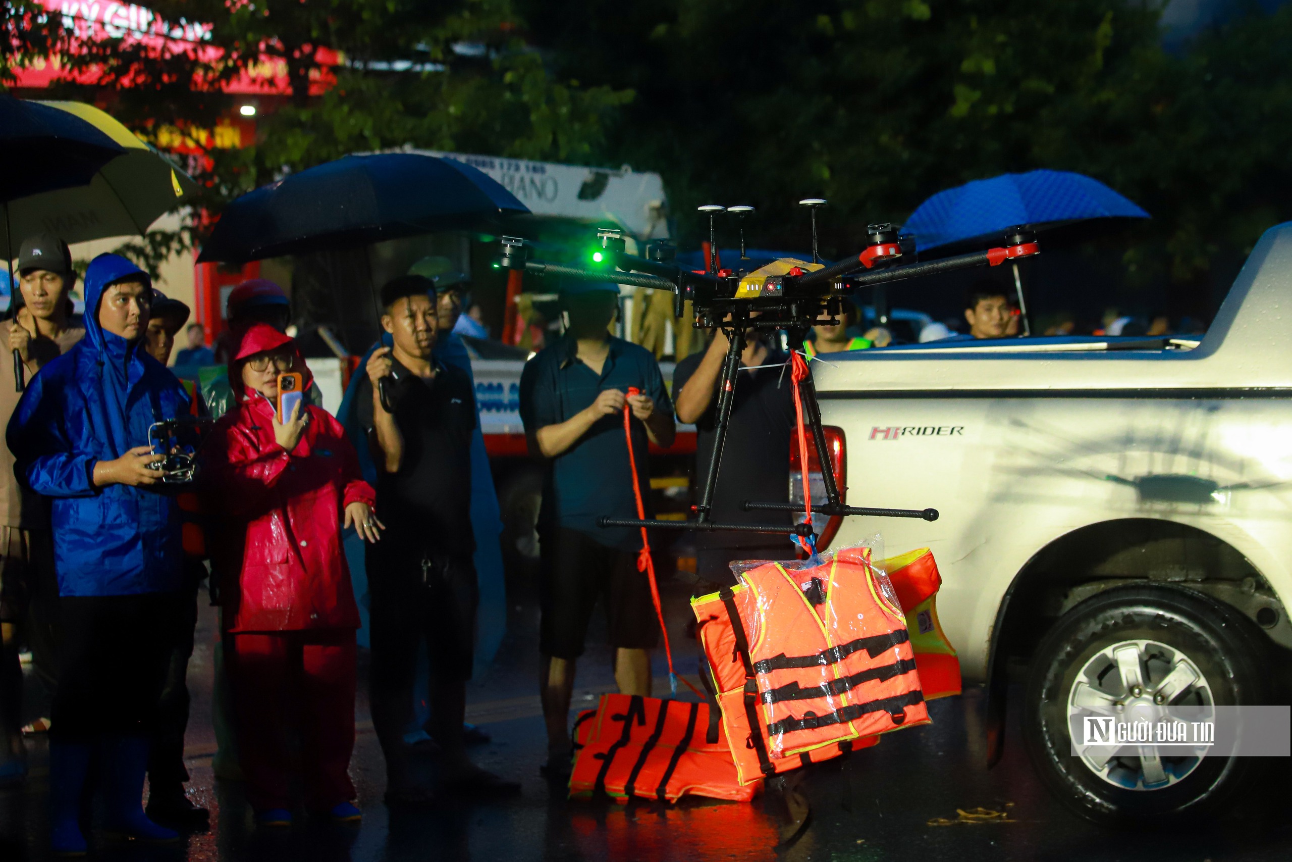 Dùng Drone tiếp tế người dân vùng lũ Thái Nguyên- Ảnh 5.