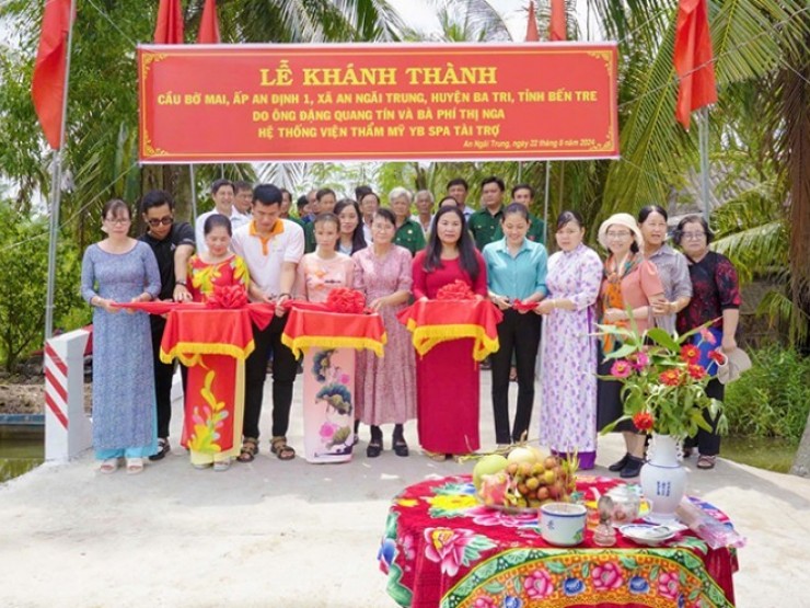 Khánh thành cầu Bờ Mai tại Bến Tre - một công trình kết nối yêu thương do Viện Thẩm Mỹ YB Spa tài trợ chính