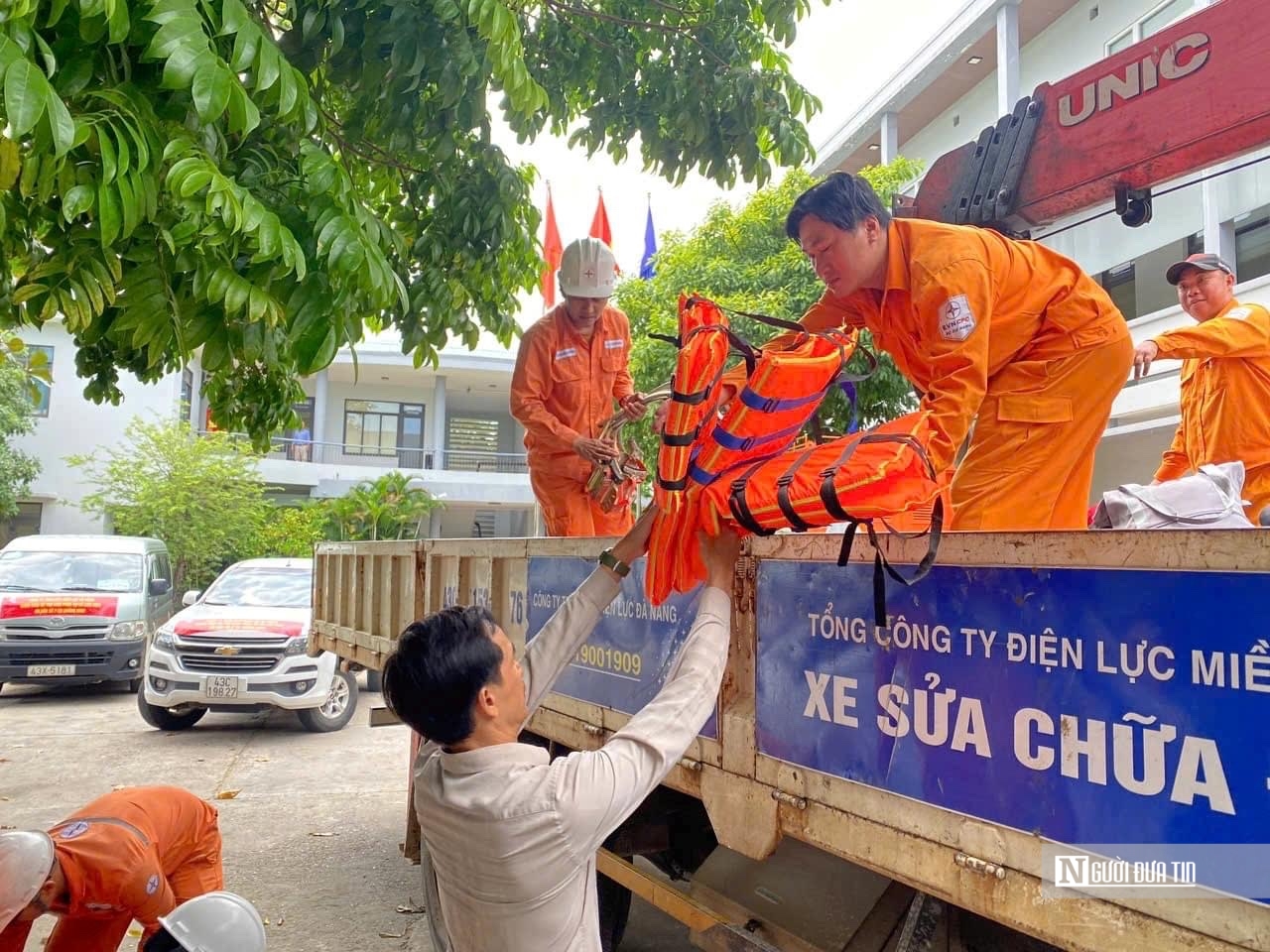 273 kỹ sư và công nhân lành nghề thuộc Tổng công ty Điện lực miền Trung (EVNCPC) đã xuất bến ra miền Bắc vào ngày 12/9.