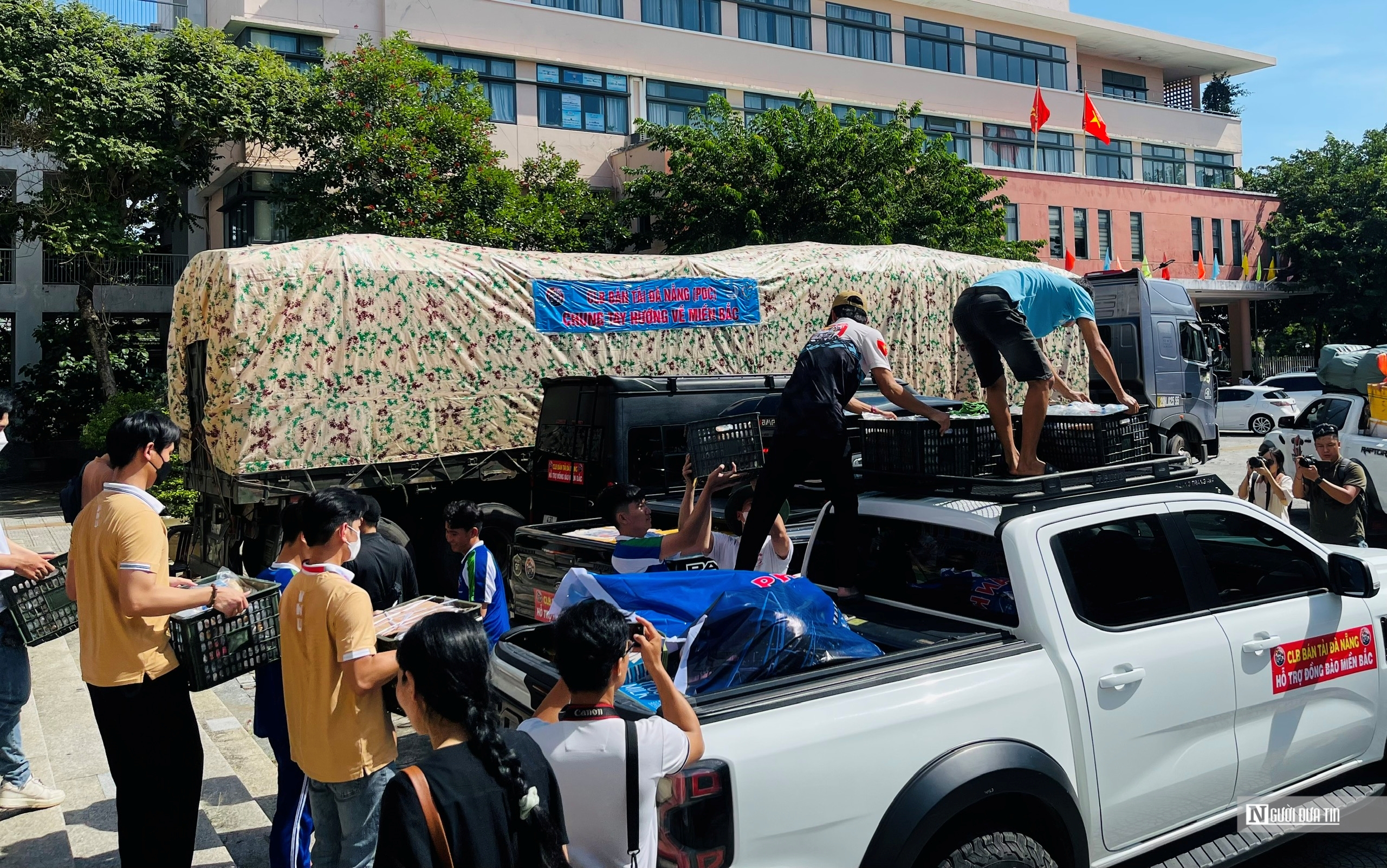 Chuyến xe nghĩa tình đã vận chuyển hàng hóa, áo phao, vật dụng thiết yếu và nhu yếu phẩm trị giá gần 1 tỷ đồng cho bà con các tỉnh phía Bắc chịu ảnh hưởng bởi mưa lũ.