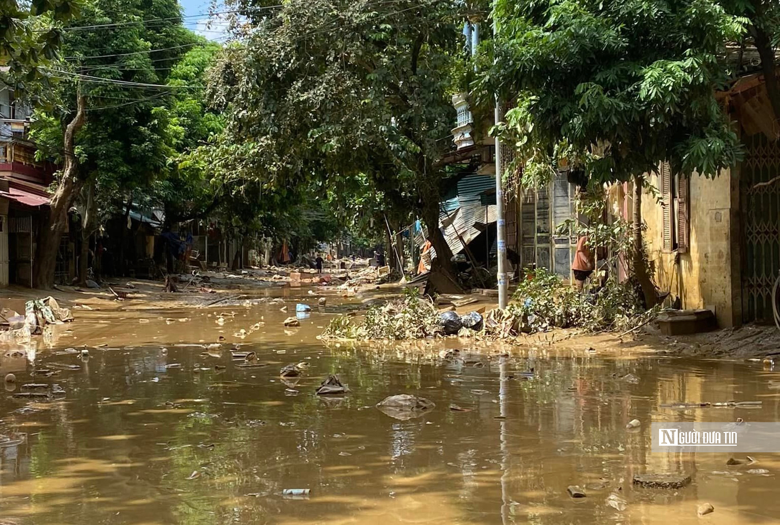 Thành phố Yên Bái ngập ngụa bùn, rác sau lũ- Ảnh 2.