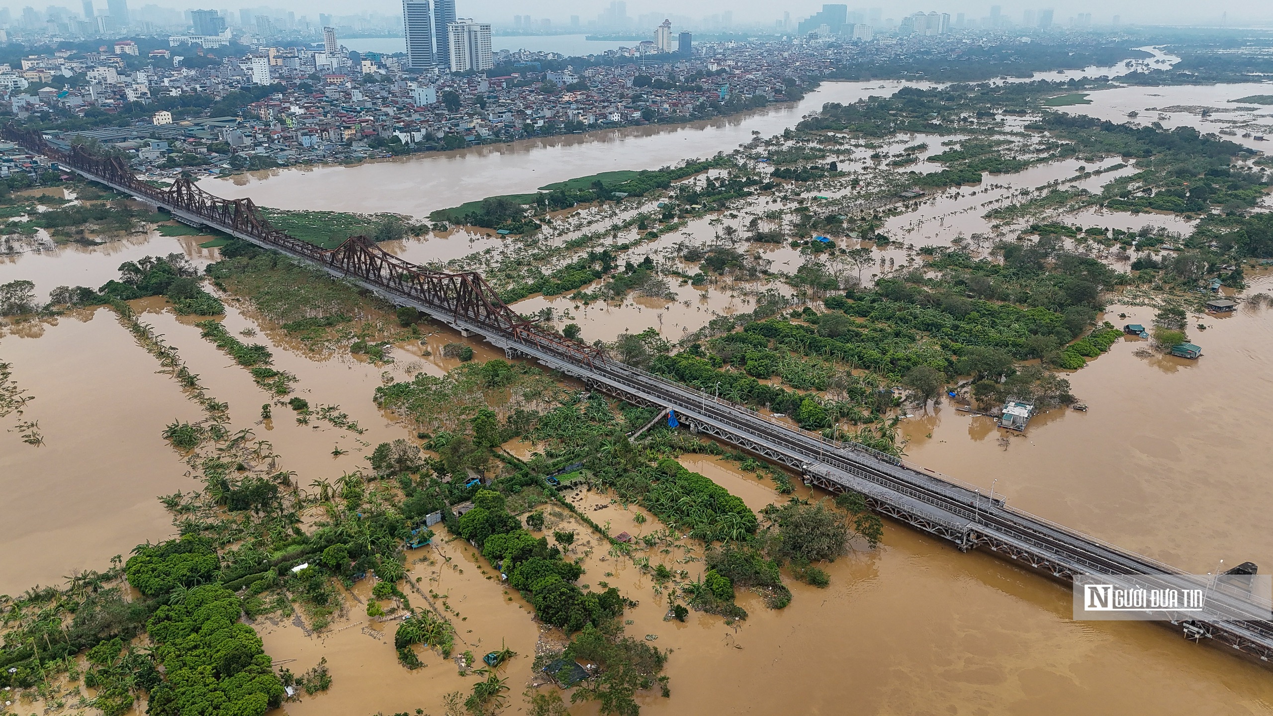 Hà Nội: Người dân tất bật dọn dẹp sau khi nước sông Hồng rút- Ảnh 1.