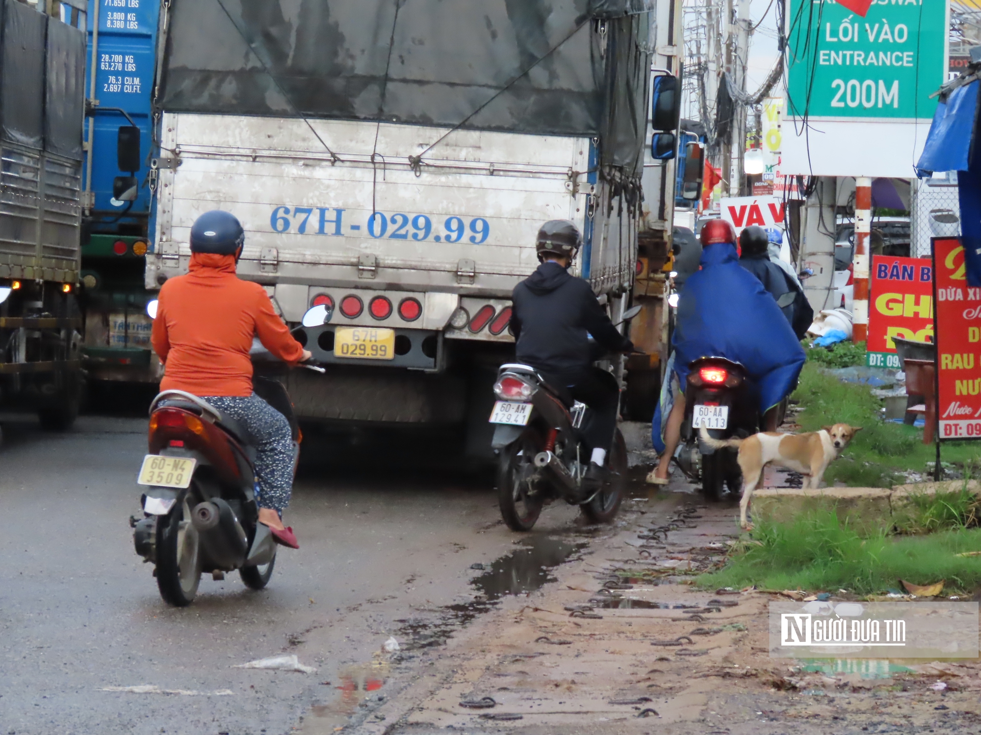 Đồng Nai: "Nghẹt thở" cảnh xe tải, container, xe máy chen nhau trên quốc lộ 51- Ảnh 3.