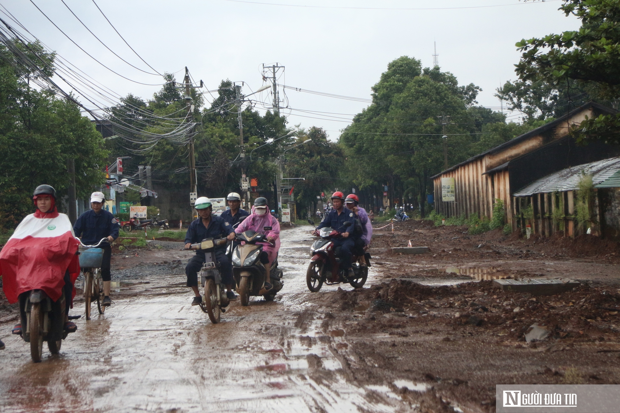 Đắk Lắk: Vướng mặt bằng, tuyến đường hơn 300 tỷ đồng thi công nham nhở, mất ATGT- Ảnh 15.