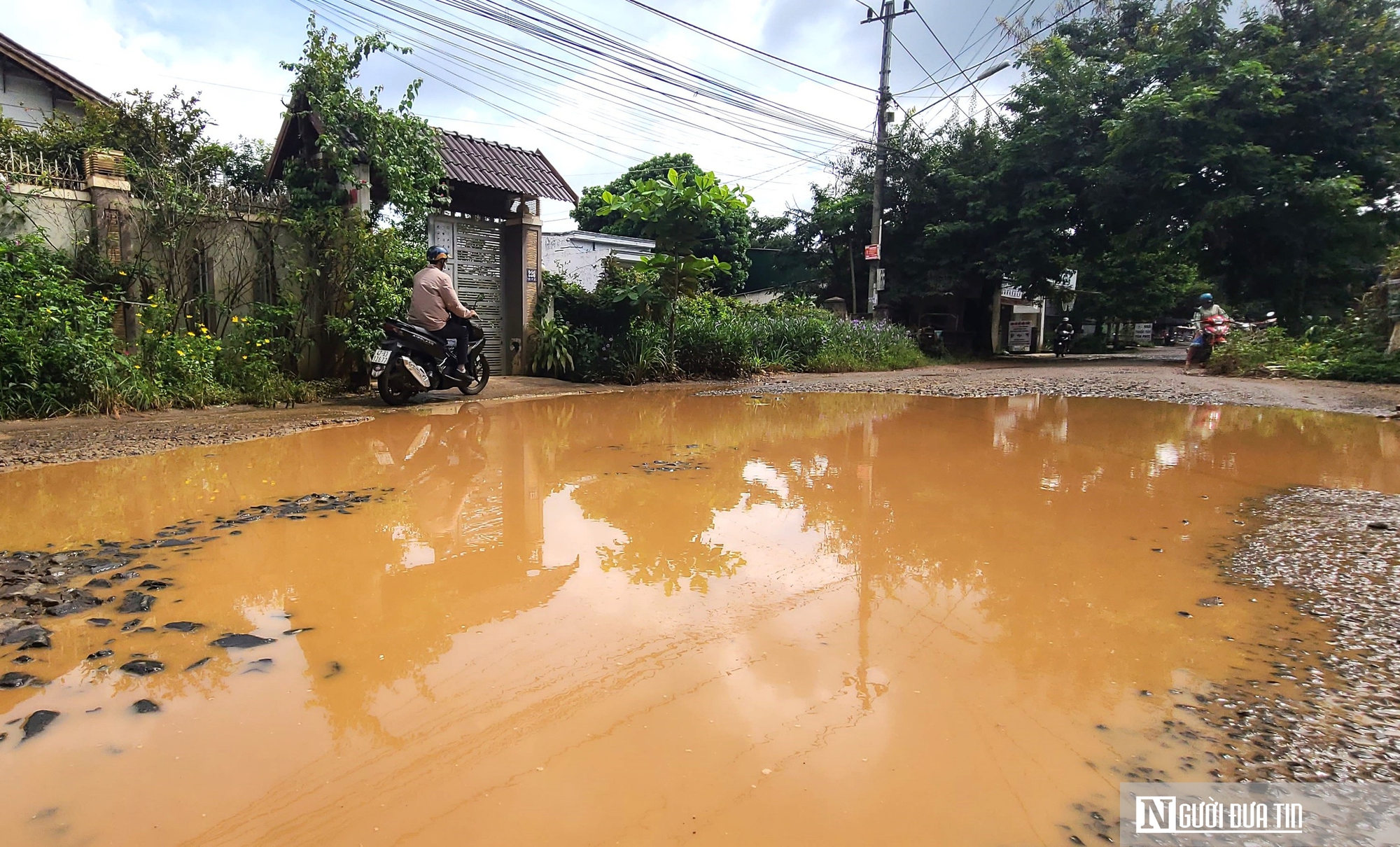 Đắk Lắk: Vướng mặt bằng, tuyến đường hơn 300 tỷ đồng thi công nham nhở, mất ATGT- Ảnh 16.