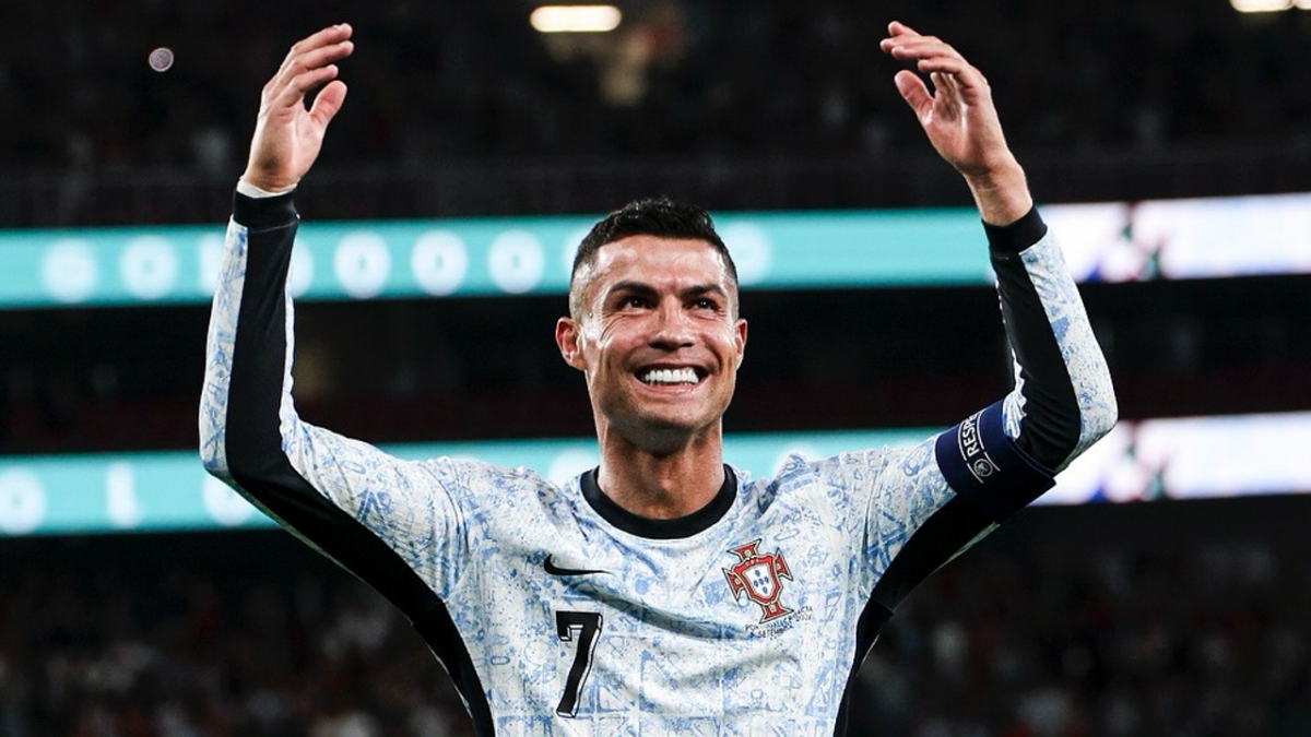 Ronaldo đạt cột mốc 1 tỷ người theo dõi trên các nền tảng mạng xã hội. (Ảnh: Ronaldo fanpage)