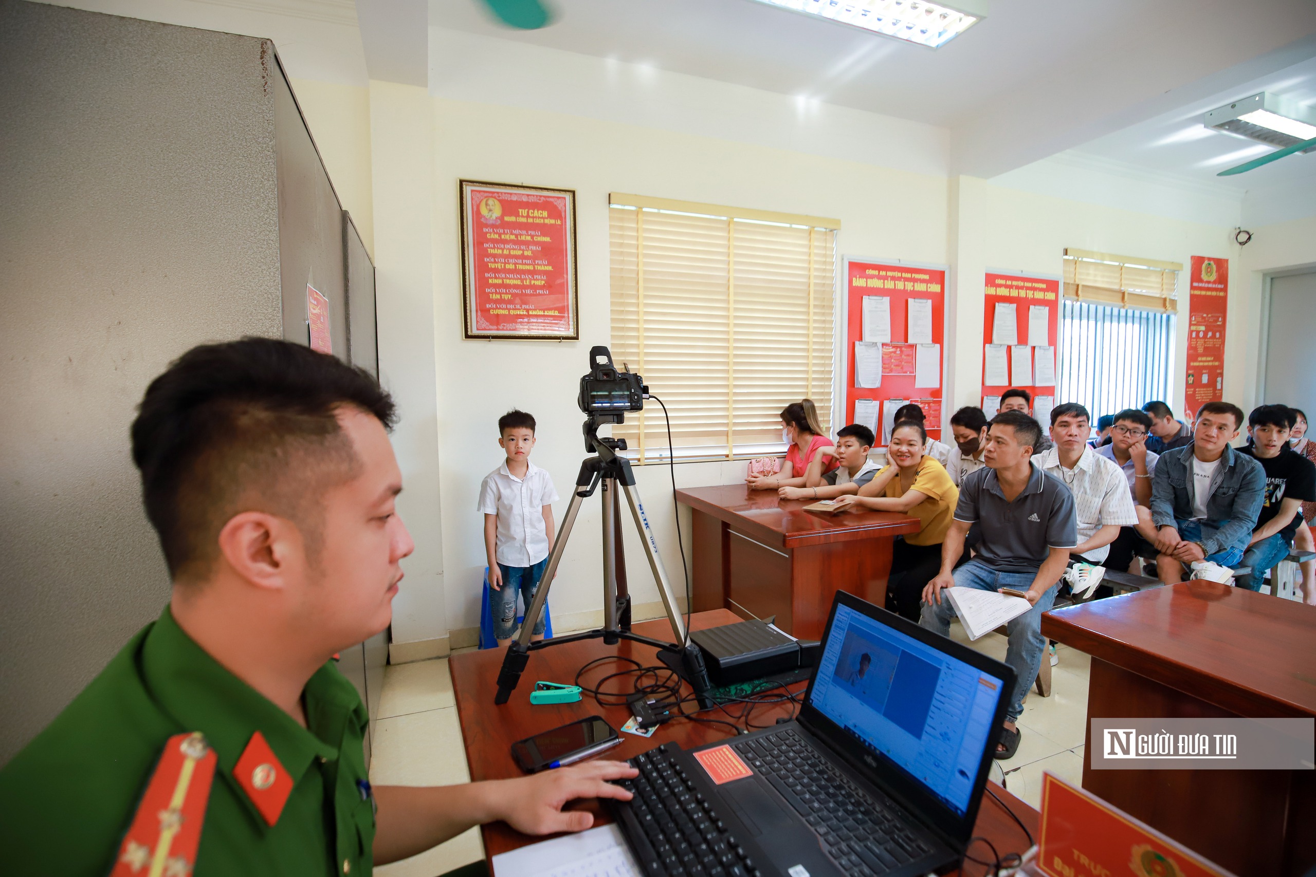 Hà Nội: Công dân nhí hào hứng đi làm thẻ Căn cước- Ảnh 5.