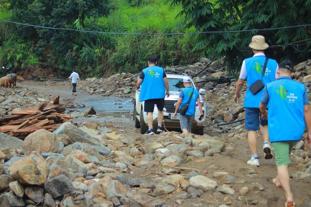 Từ thiện mùa lũ: Cần một trái tim ấm và cái đầu lạnh- Ảnh 2.