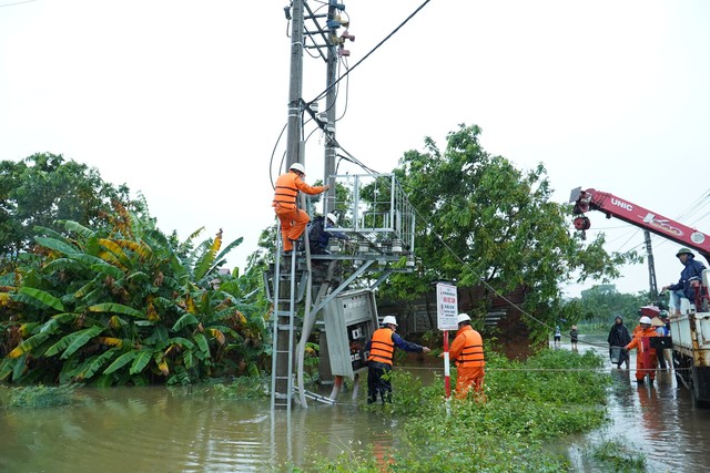 Bản tin 17/9: Sau bão Yagi, 17 trường không thể khôi phục- Ảnh 3.