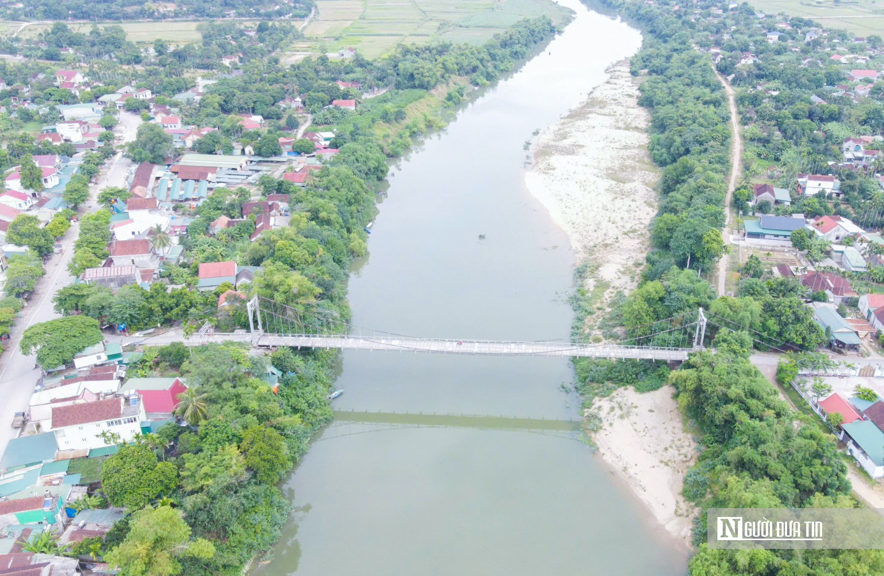 Cầu treo “rệu rã”, người dân bất an khi lưu thông qua sông- Ảnh 1.