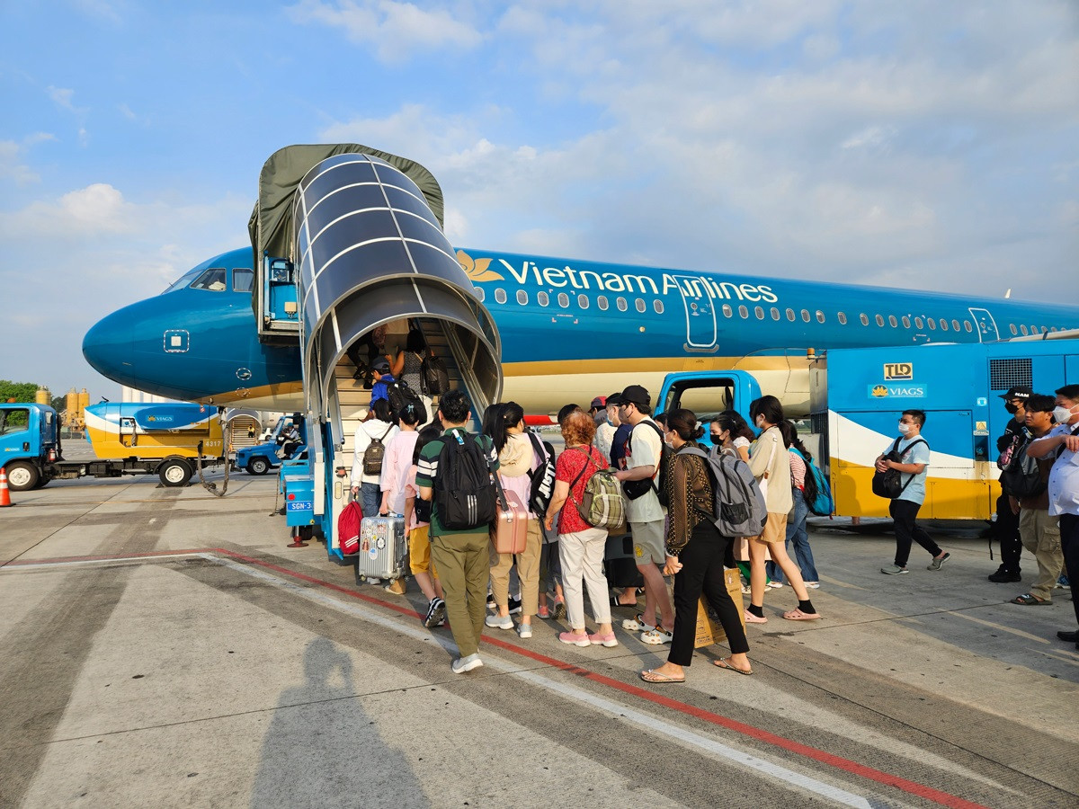 1,5 triệu vé bay được Vietnam Airlines Group mở bán dịp Tết Ất Tỵ 2025- Ảnh 2.