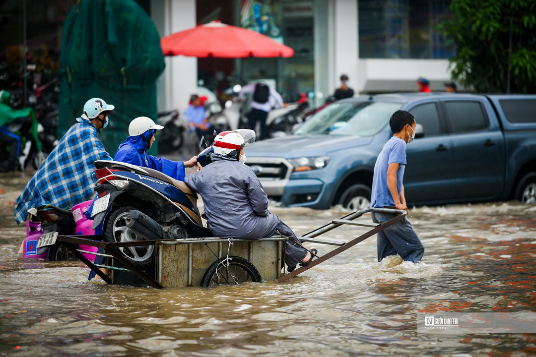 Hà Nội lại sắp có đợt mưa to "lạ thường" diễn biến phức tạp, tâm điểm nơi nào?- Ảnh 1.