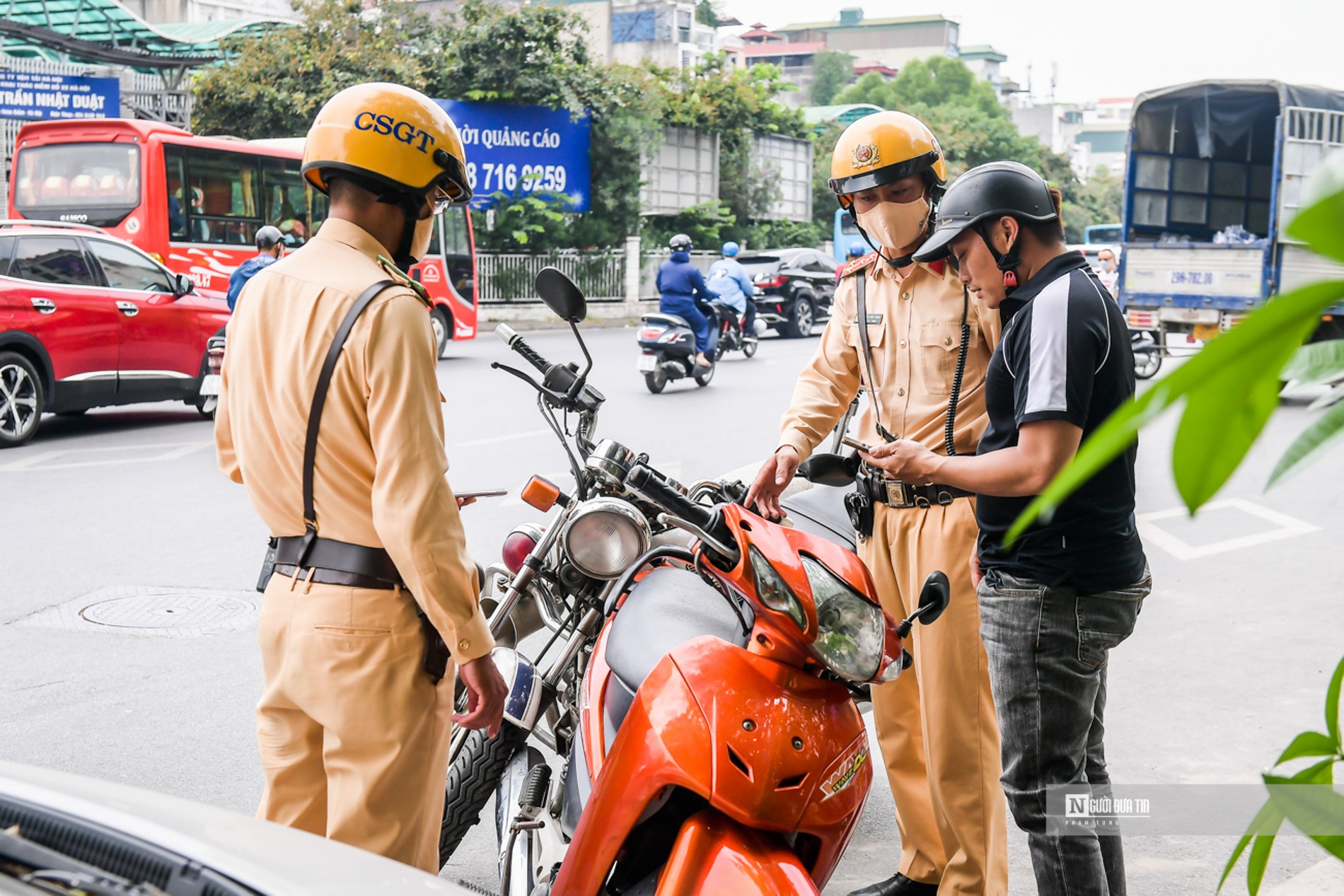 Tuyệt đối nghiêm cấm lợi dụng uy tín, vị trí công tác né tránh xử lý vi phạm giao thông- Ảnh 2.