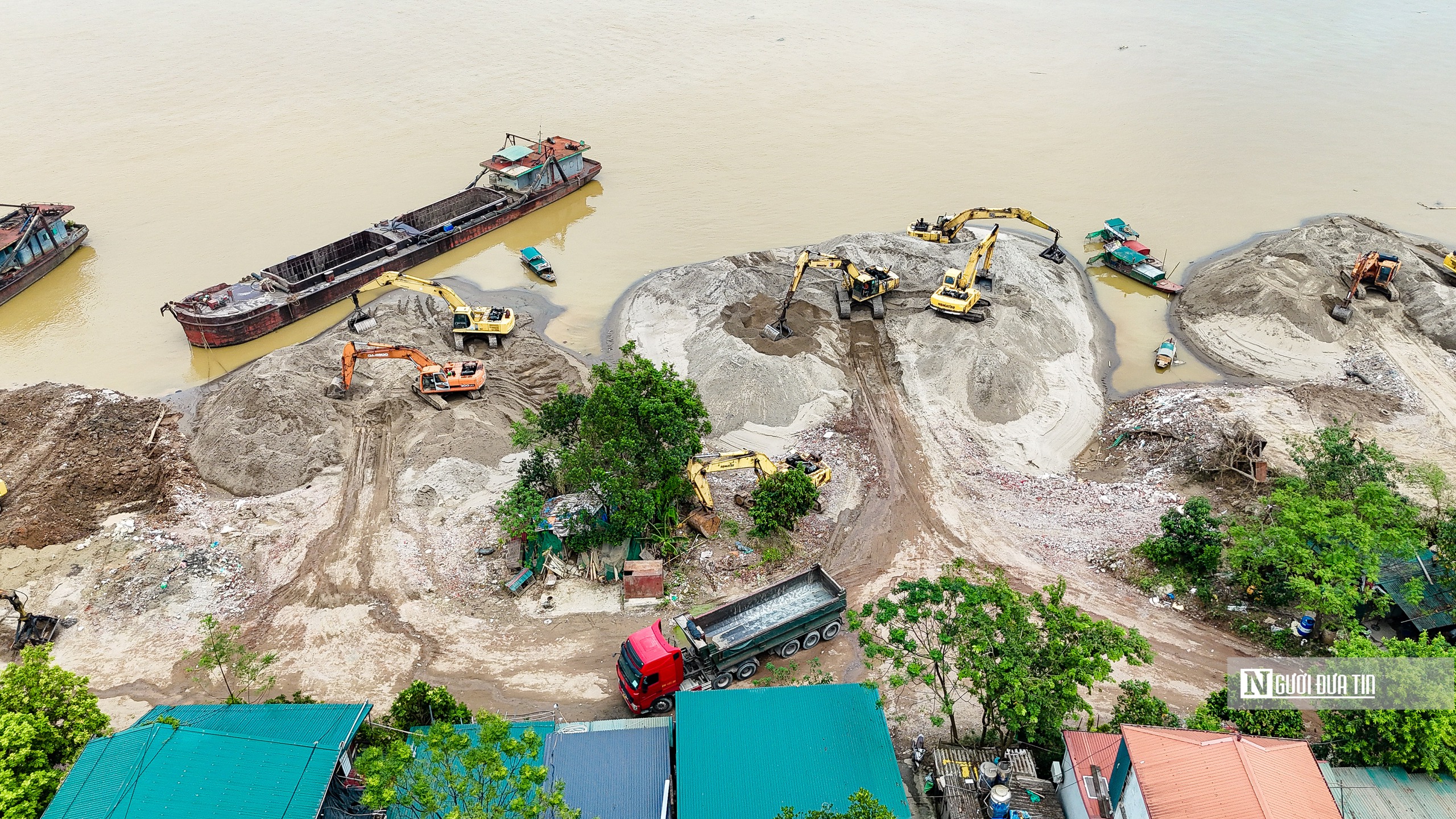 Hà Nội: Lũ rút, bến bãi ven sông quận Bắc Từ Liêm lại hoạt động rầm rộ- Ảnh 16.