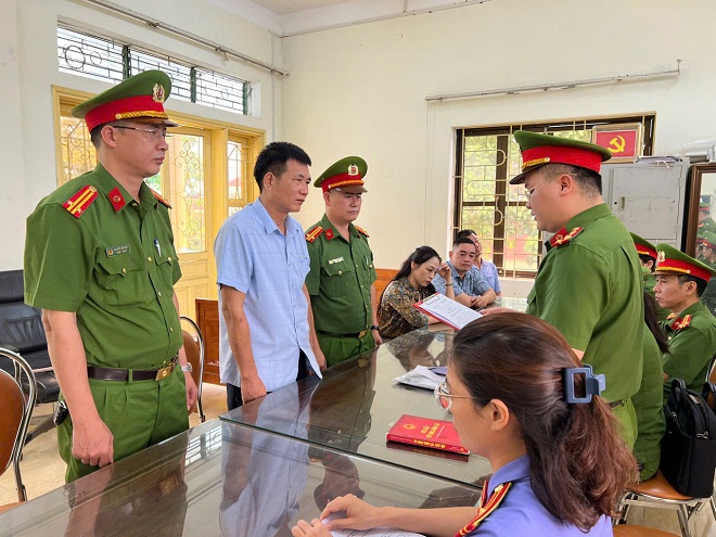 Hà Giang: Bắt nguyên Phó Chủ tịch UBND xã lập khống hồ sơ cấp sổ đỏ cho vợ- Ảnh 1.