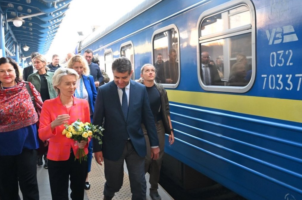 Bà Von der Leyen thăm Kiev lần thứ 8 kể từ khi xung đột Nga-Ukraine bùng phát- Ảnh 1.