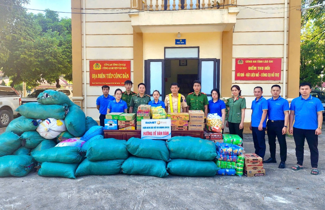 BAOVIET Bank ủng hộ 1,28 tỷ đồng cho người dân bị thiệt hại từ cơn bão số 3 (Yagi)- Ảnh 2.