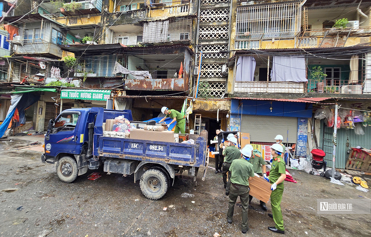 Hải Phòng: Hoàn thành di chuyển tài sản khỏi 2 tòa chung cư bị nghiêng- Ảnh 1.