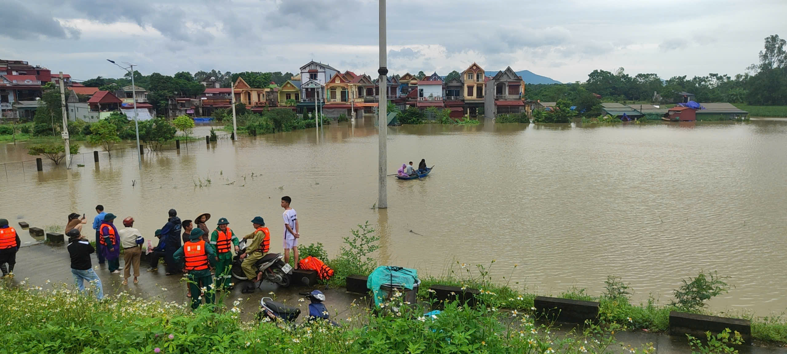 Thanh Hóa: Mưa lũ cuốn trôi 2 anh em, tỉnh công bố 3 tình huống khẩn cấp- Ảnh 3.