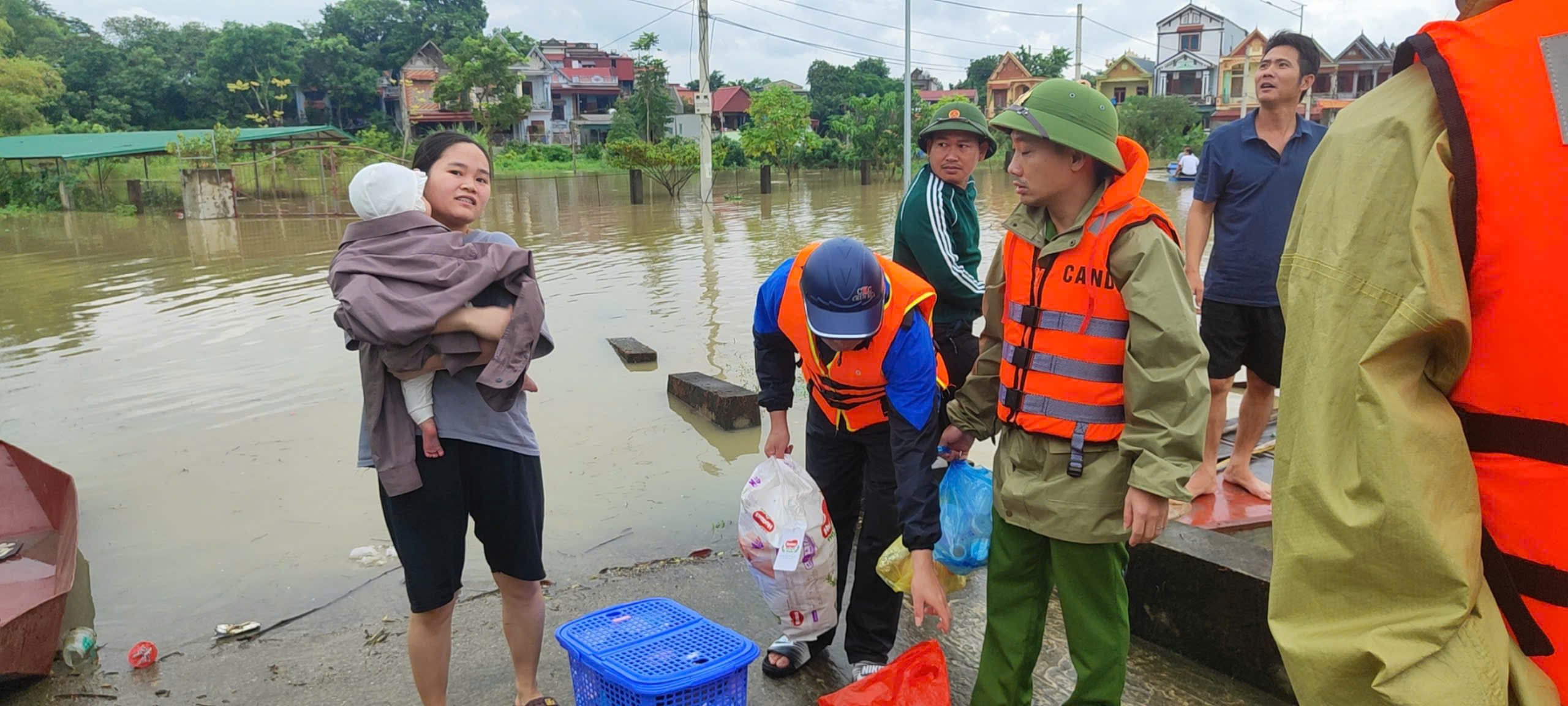 Thanh Hóa: Mưa lũ cuốn trôi 2 anh em, tỉnh công bố 3 tình huống khẩn cấp- Ảnh 5.