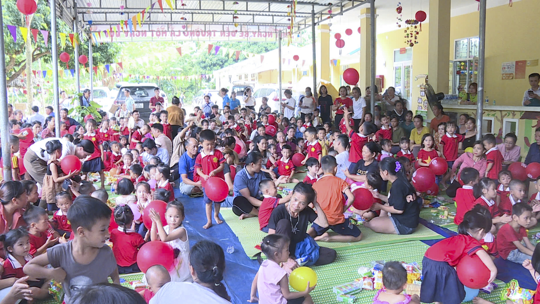 CLB Sách Vùng Cao cùng bà con vùng cao vượt qua khó khăn sau bão lũ- Ảnh 5.