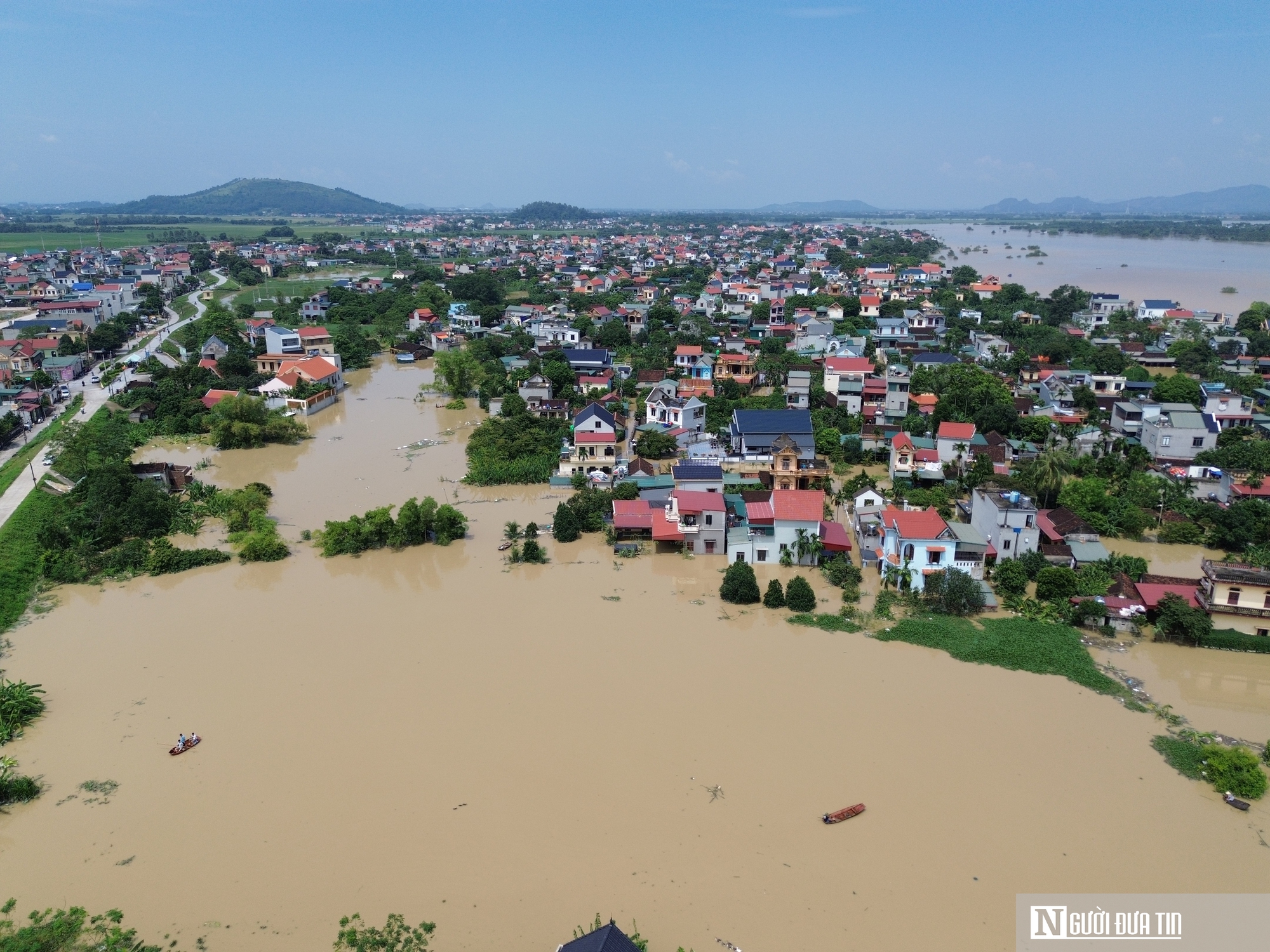 Toàn cảnh: Lũ lụt dâng cao, hàng nghìn hộ dân ở Thanh Hóa chìm trong "biển" nước- Ảnh 1.